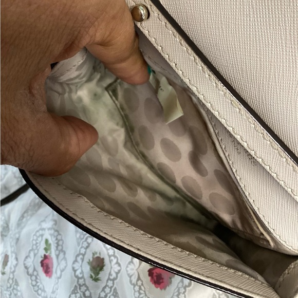 Kate Spade Beige Crossbody Bag with Gold Chain - Picture 7 of 14